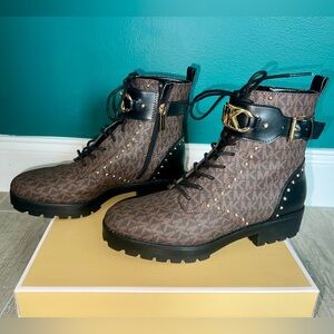 MICHAEL KORS Kincaid Lace-Up Boots In Brown Coated Canvas. Size 8.5